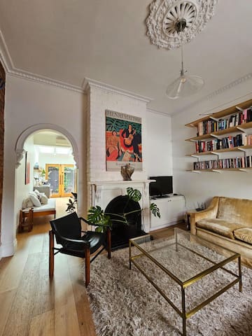 Gorgeous 2BDR Collingwood Terrace