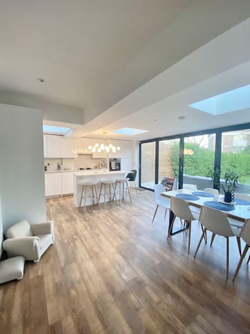 4 Double Bdr Villa – 15 min from London Bridge