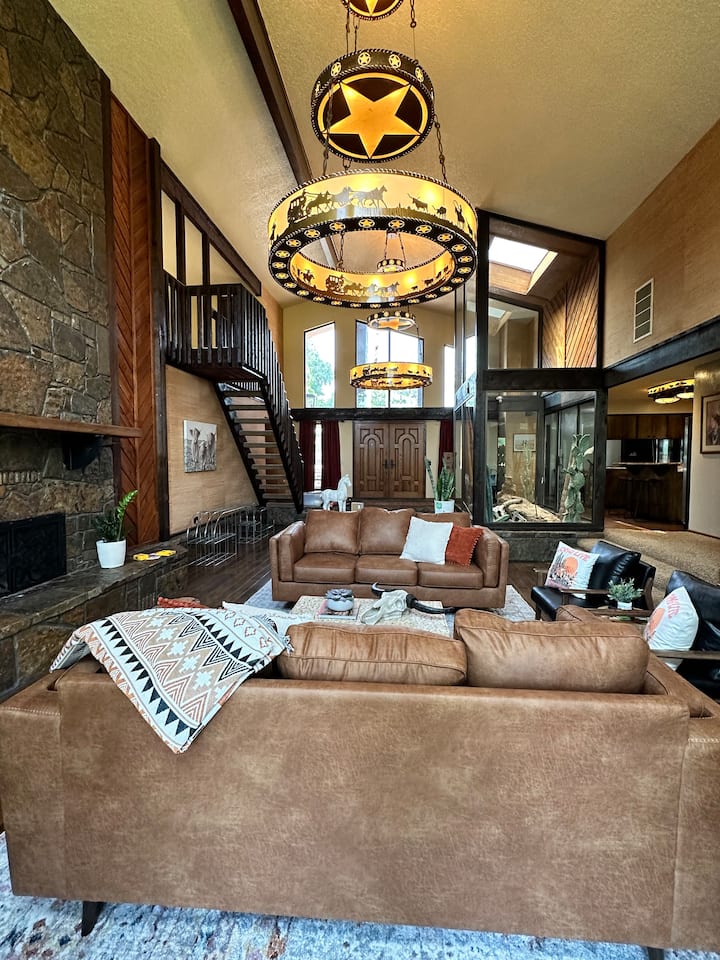 Rustic 1980’s Ranch House!