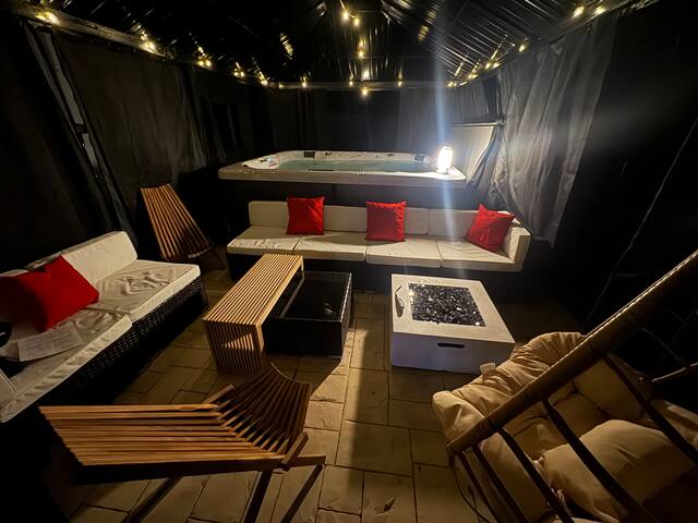 Large Groups ok! Hot Tub, Pickleball, Free Parking gallery image 4