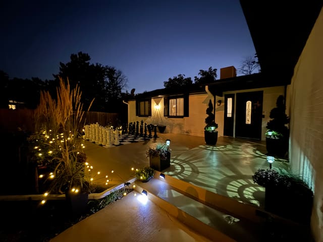 Large Groups ok! Hot Tub, Pickleball, Free Parking