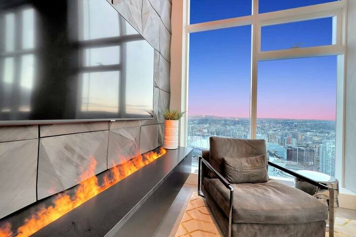 Z High-End Sub Penthouse ~ 180 Views ~ Pool ~Sauna gallery image 3