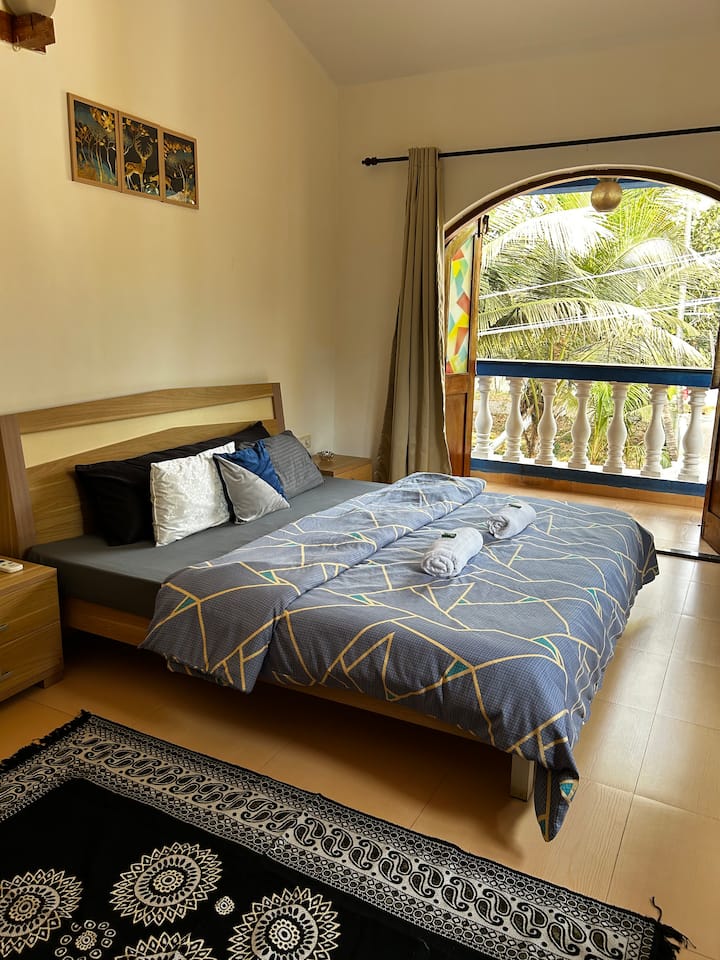 Bedroom 1 image 4