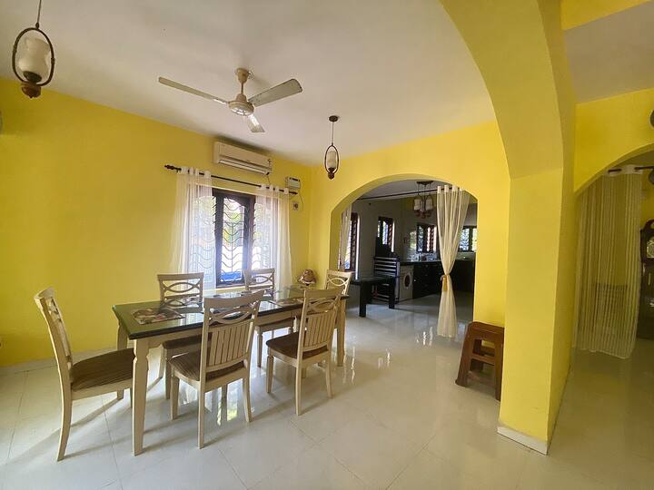 Dining area image 1