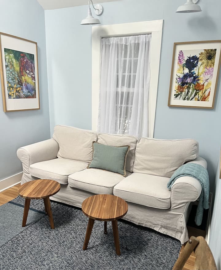 The Little Blue Cottage - Connecticut