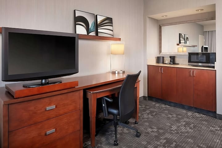 Enjoy Comfort And Convenience On Your Vacation! - Laguna Beach, CA