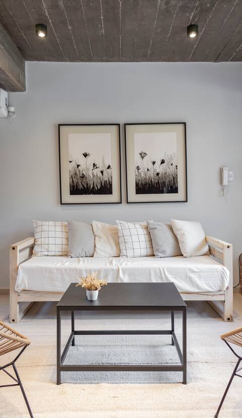 Duplex in guihaus complex.