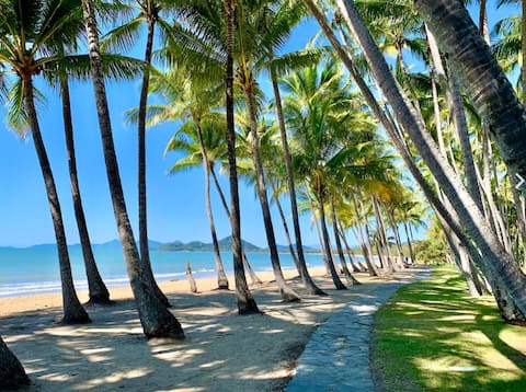 Successful Airbnb property: Stylish Palm Cove Apartment in Cairns Regional