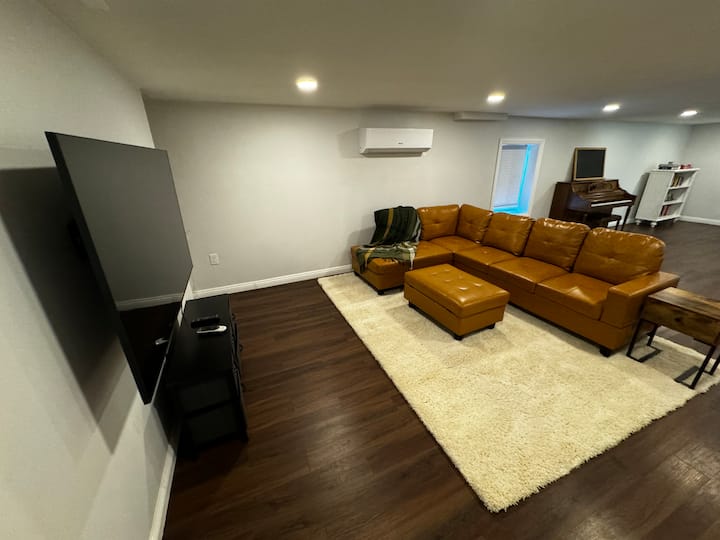 Charming 4bd/3ba Elmhurst Home! - Sacramento, CA
