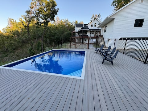 Ultimate Group Getaway: Pool, Games, Epic Views!