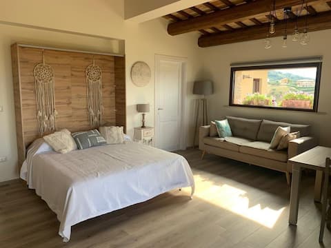 Top performing Airbnb: House in the countryside near the sea with swimming pool. Le Rose in Pineto