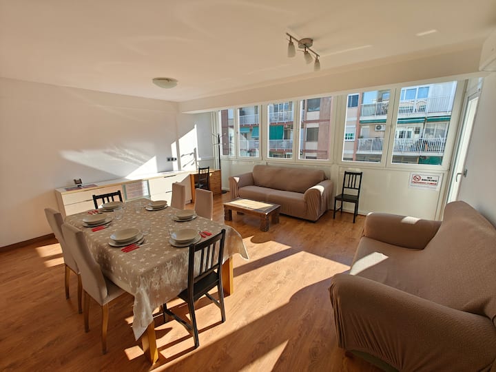 4 Bedrooms · 2 Baths · Sleeps 8 | Near Fira Bcn - Castelldefels