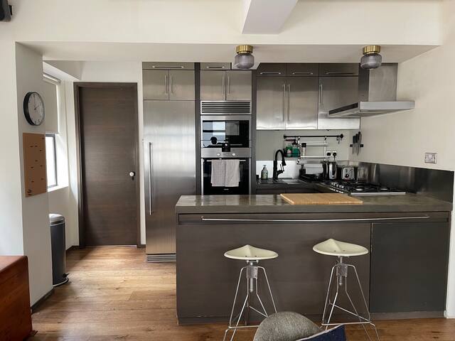 Sheung Wan, Stylish+spacious 2BD, fam friendly gallery image 4