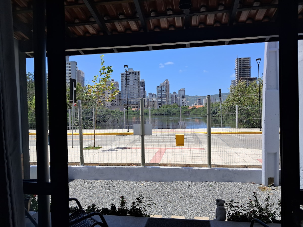 Imóvel de sucesso: Kitnet in front of Lagoa Perequê - 100 meters from the beach em Porto Belo