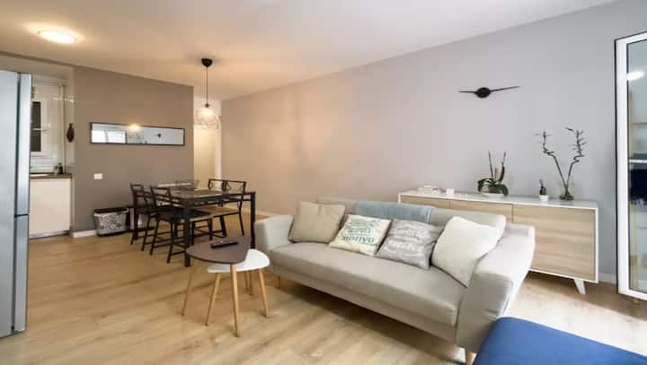 Tons Of Light, City Center, Nordic Decor Renovated - Barcelone