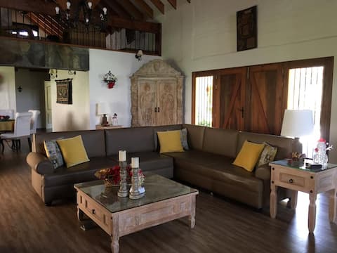 Popular Airbnb listing: Beautiful Casa Campo near the river in Cañete