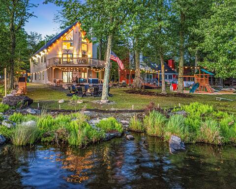 Lakefront Winter Retreat-Hot Tub,Fire Pits,Theater