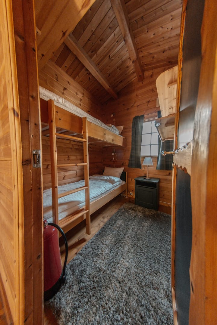 אחד מחדרי המיטות הקומתיים