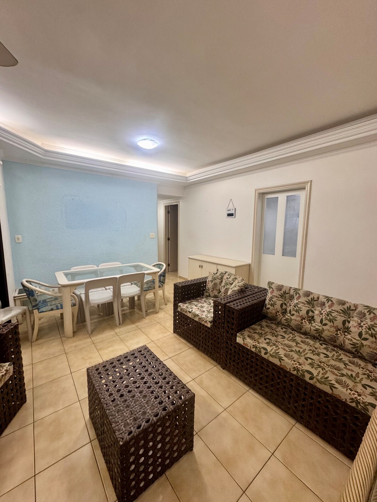 Top Airbnb: Spacious apartment in Enseada Guarujá em Guarujá