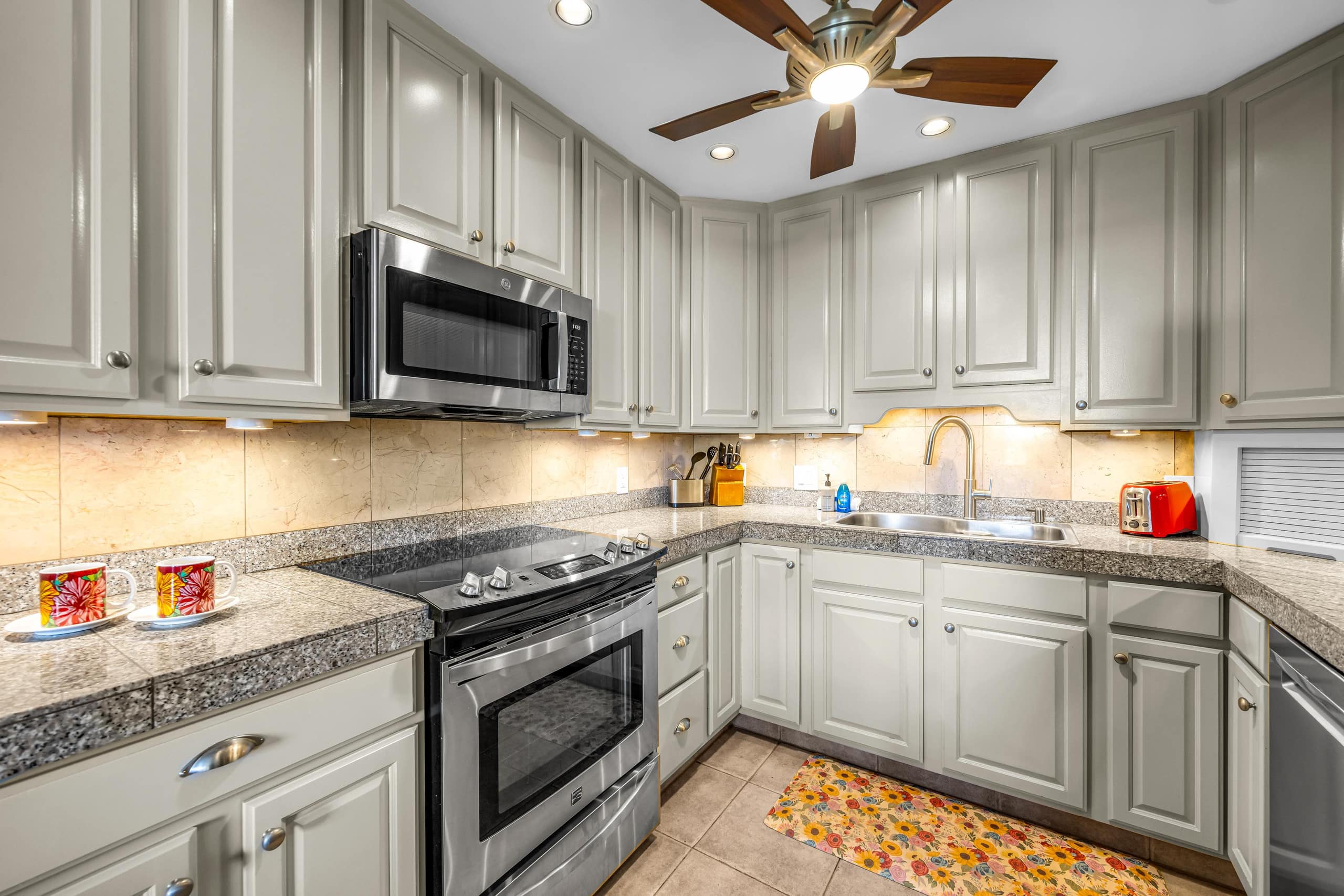 Condo in Kihei · ★4.83 · 2 bedrooms · 3 beds · 1 bath - Image 9