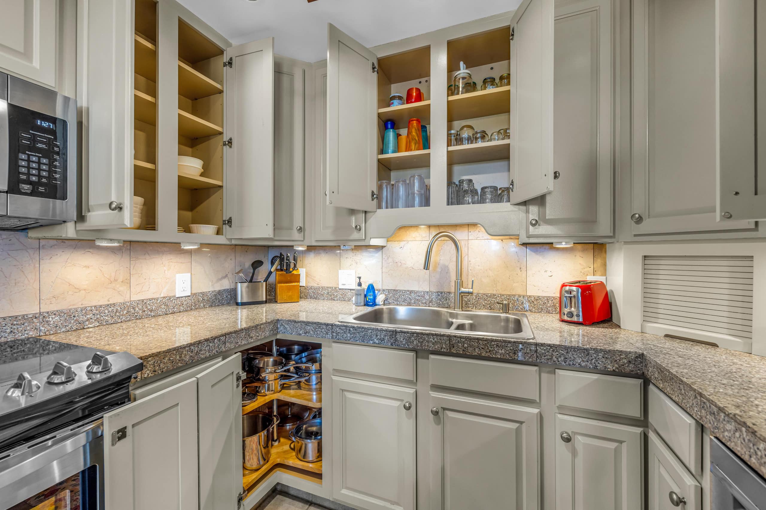 Condo in Kihei · ★4.83 · 2 bedrooms · 3 beds · 1 bath - Image 7