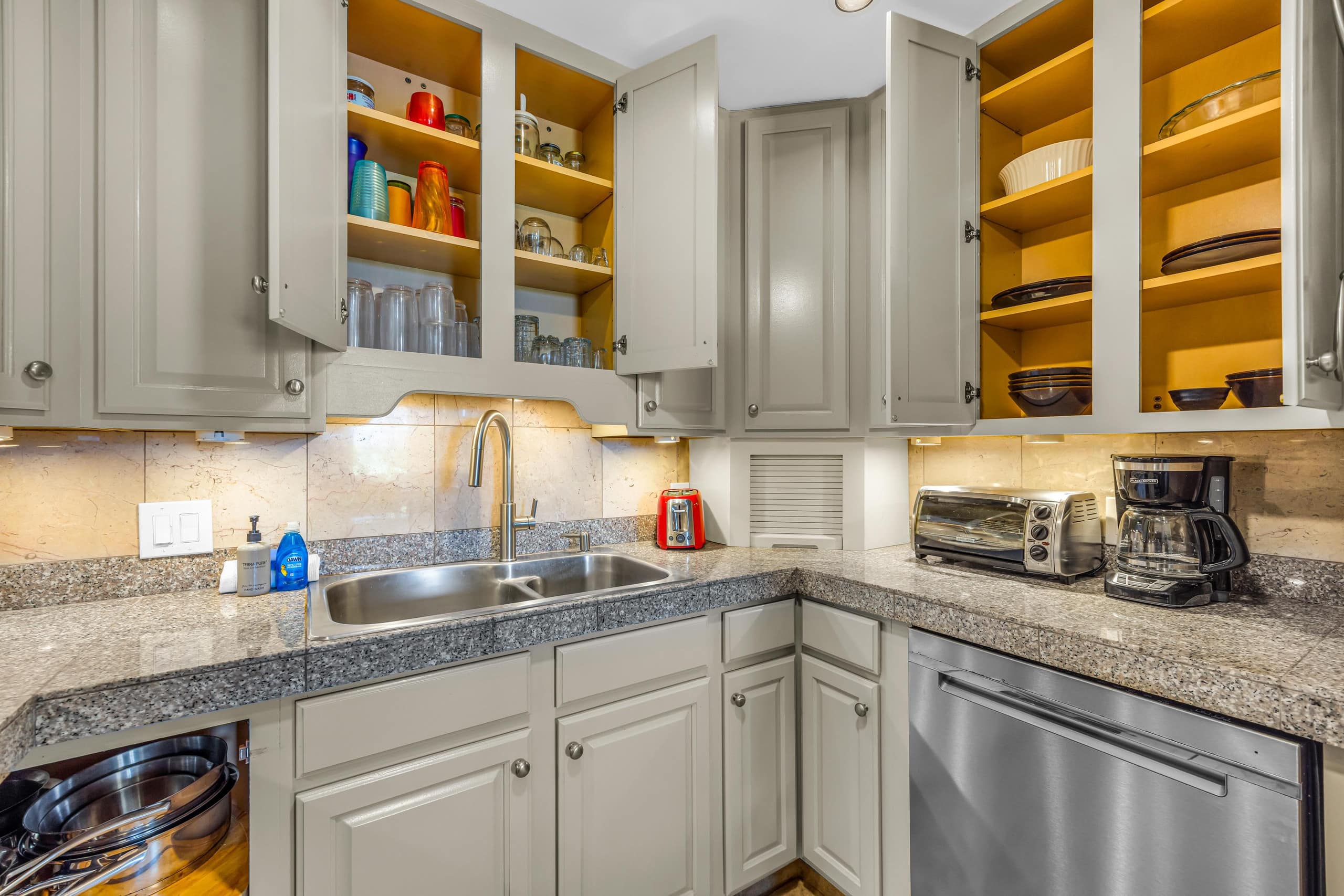 Condo in Kihei · ★4.83 · 2 bedrooms · 3 beds · 1 bath - Image 8