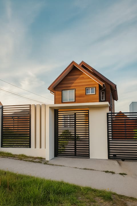 Beautiful house with ocean views, barbecue, console