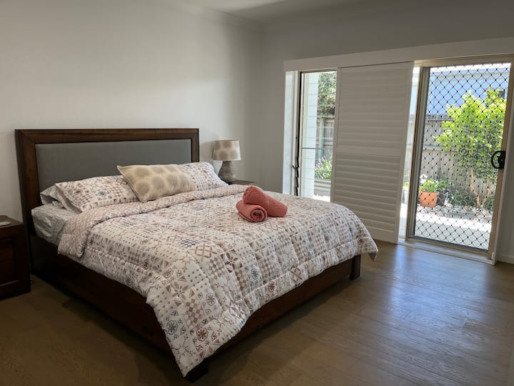 主卧-加大双人床