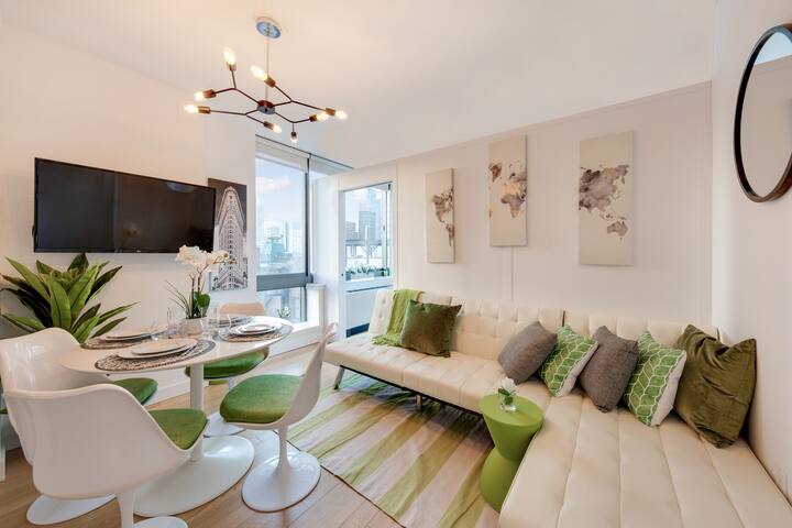 Luxury Skyscraper 2 BR—City Views—24 HR Doorman gallery image 5