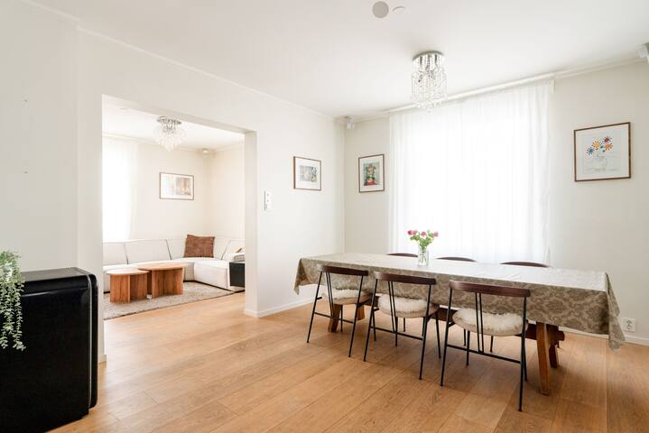 Modern Swiss Villa in central Oslo. Free parking. gallery image 3