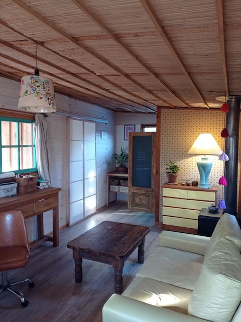 Propiedad de Airbnb exitosa: A house with a garden near the sea en El Chorro