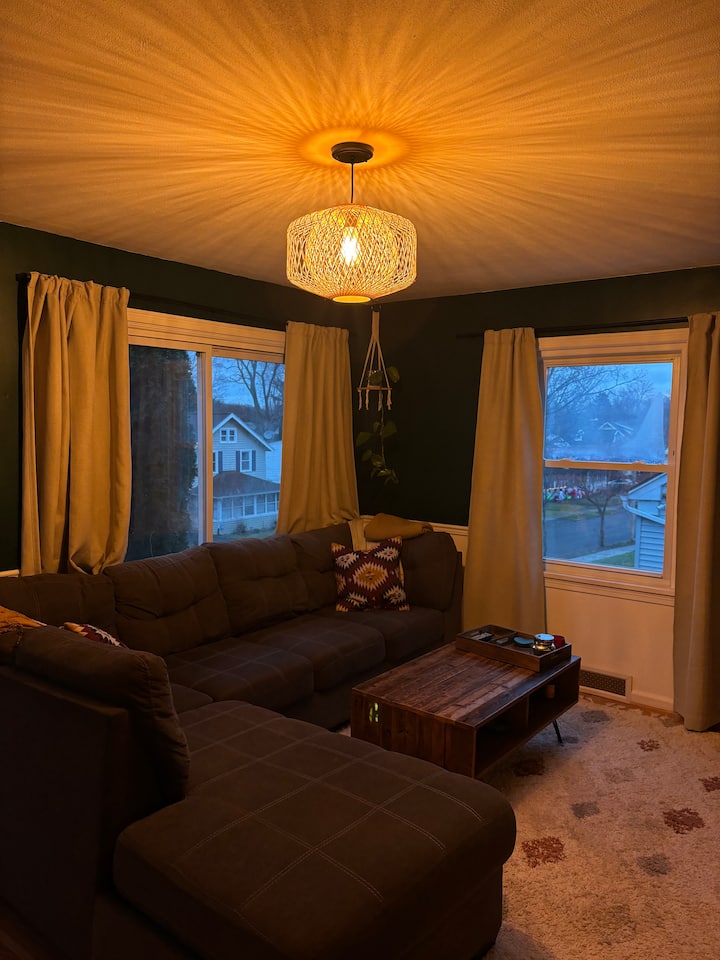 Cozy Colorful Abode - Greece, NY