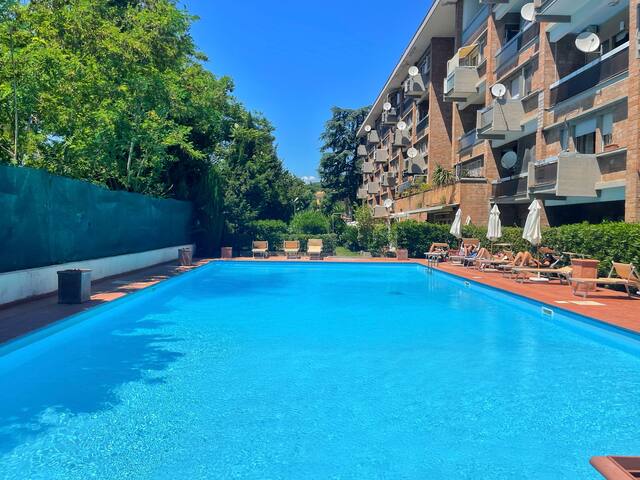 Apartment 10 minutes Vatican + pool&parking gallery image 5