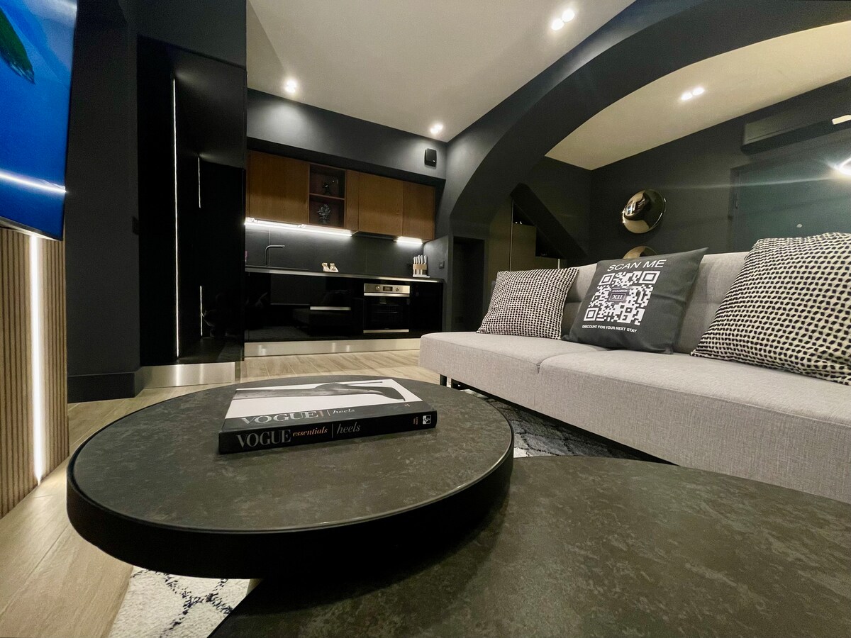 Top Airbnb: Luxury Designer Suite · Historic Heart of Olbia in Olbia