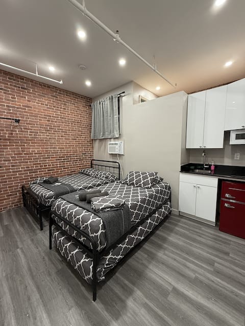 Top Airbnb: Exclusive Studio 630 | Private Bathroom in Midtown South Flatiron Union Square