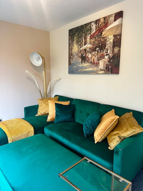 Successful Airbnb property: Modern Haven | Near City Centre | Free parking in Sheffield