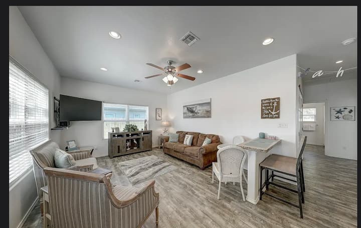 Redfish Haven! 1 Mile To Downtown! 5 Min To Beach! - Rockport, TX
