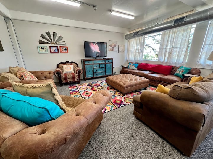 N. Wing (11 rooms) 3rd Floor Apartments for Rent in Mineral Wells