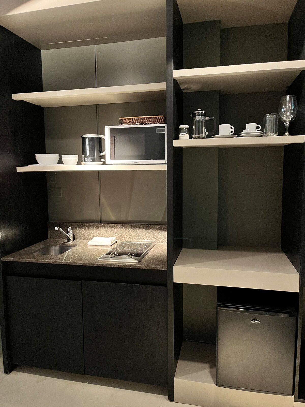 Top Airbnb: Together but Separated in Palermo