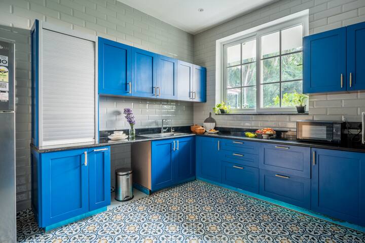 Kitchenette image 1
