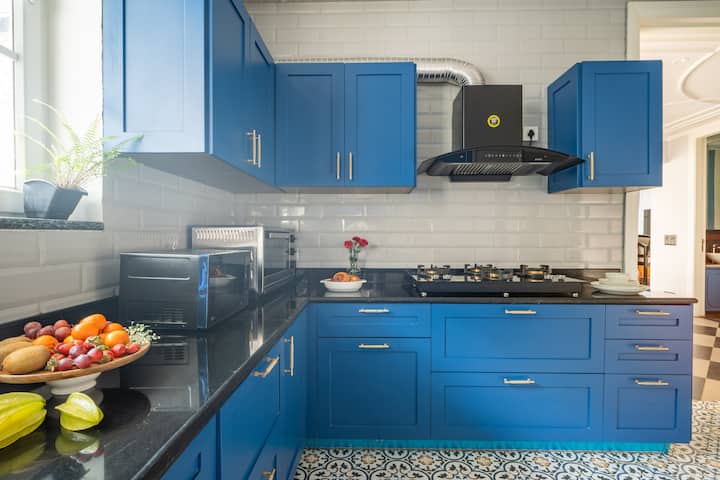 Kitchenette image 3