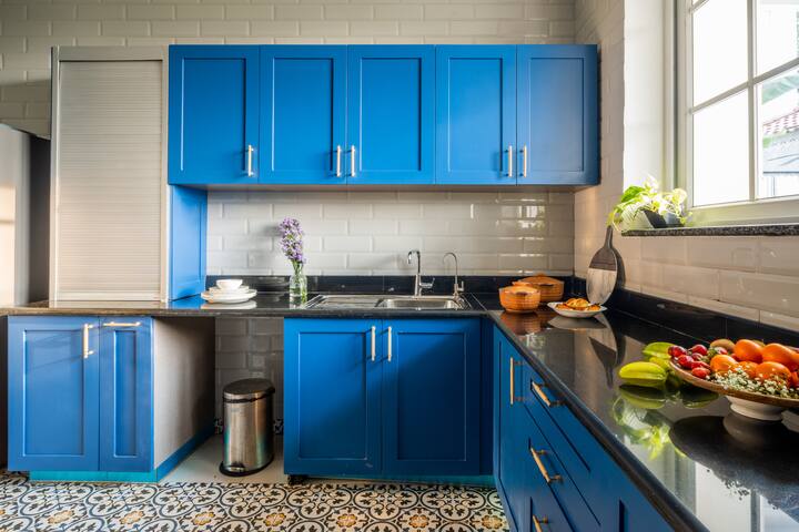Kitchenette image 2