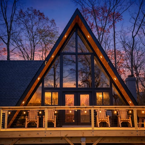 3 levels *Luxury A-Frame Cabin, Lake View/ HOT TUB