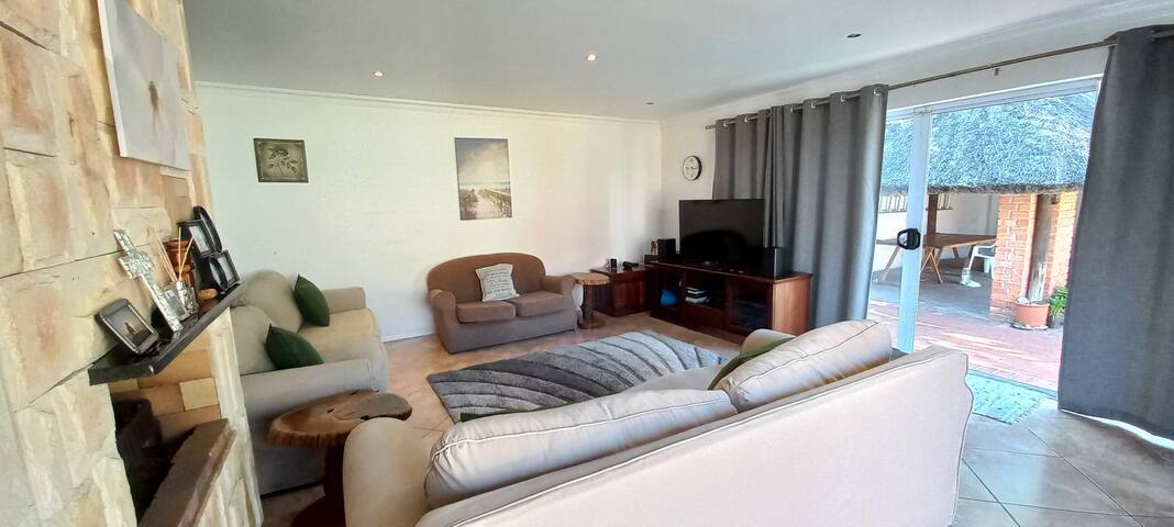 Home in Somerset West, Cape Town gallery image 2