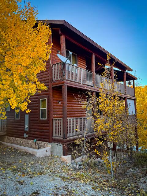 Luxury 3-story Mt. Lemmon Cabin with pool table!