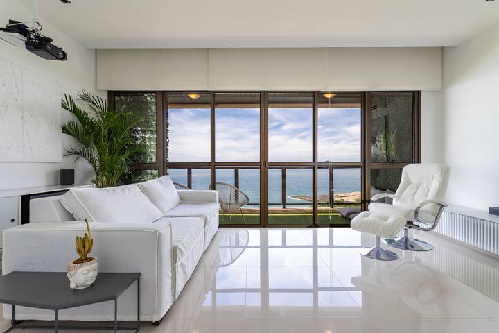 Oceanfront Luxury gallery image 3