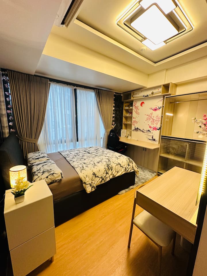 1 queen size bed.