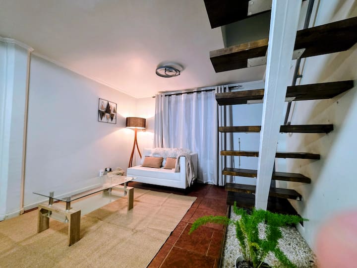 Casa Cálida Y Moderna Con Amplio Estacionamiento - Curicó