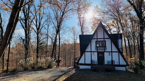 Lake Cumberland Cabin - Spa, Firepit, Scenic Views