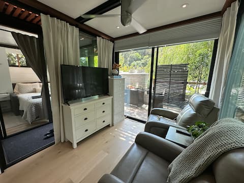 Popular Airbnb listing: The Beverly Canyon Lookout in Beverly Crest